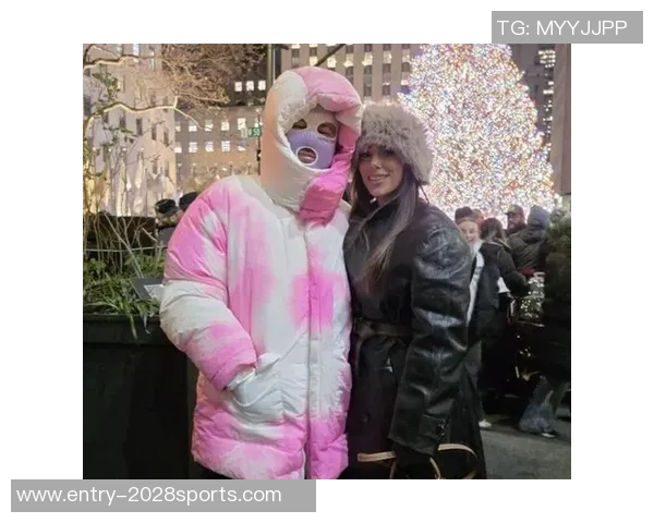 足球明星女性头套造型展示时尚与运动的完美结合 足球明星女性头套造型展示时尚与运动的完美结合